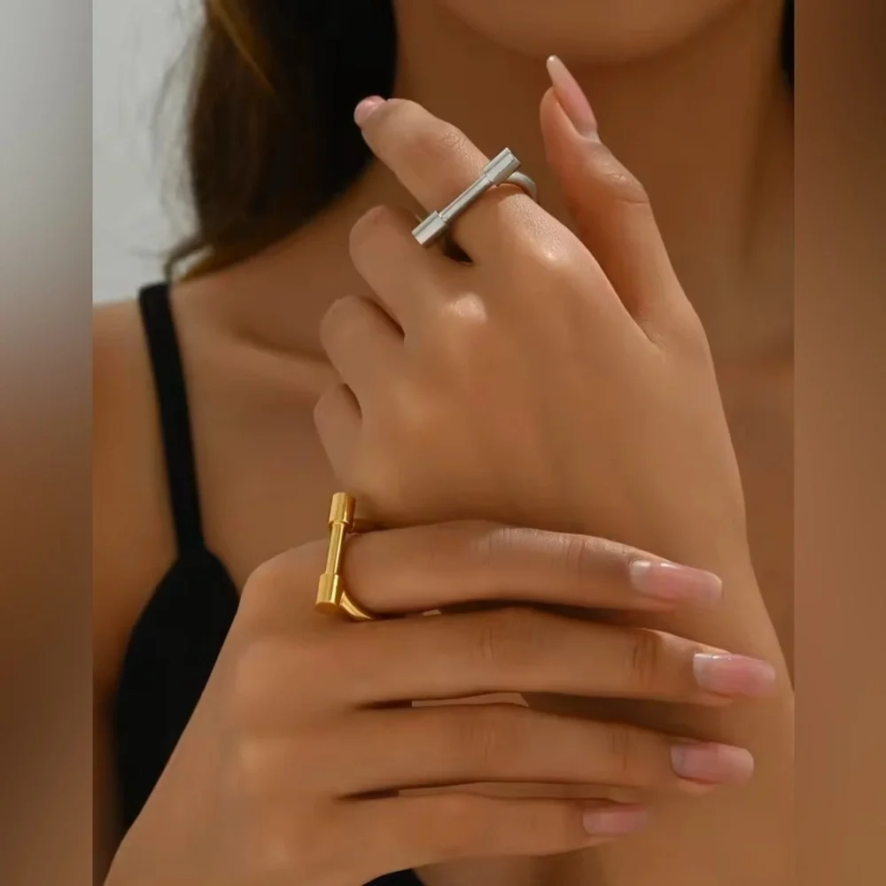 18K Gold Plated D Shape Shackle Bar Horseshoe Designed Theme Ring